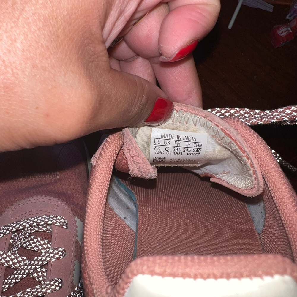 Adidas Women's Pink and White Sneakers 7.5 - Picture 6 of 6